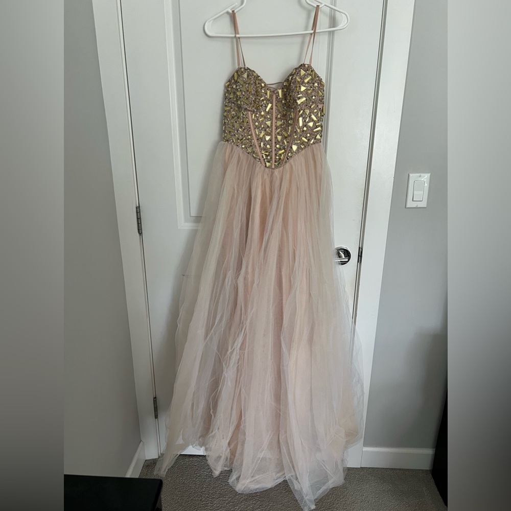 CORSET STYLE LIGHT PINK PROM DRESS W/ HAND DONE STONE WORK - SIZE 3/4